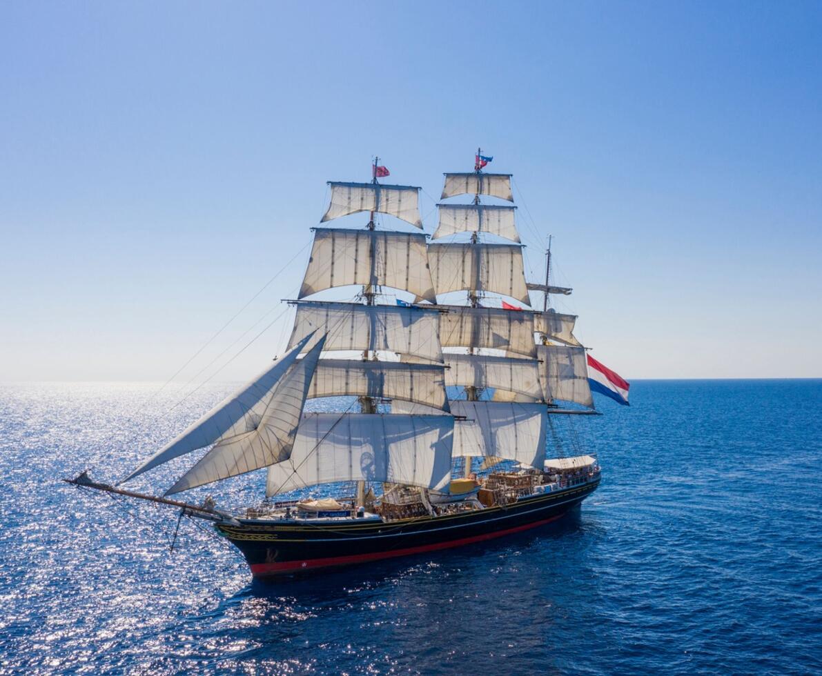image of the randstad clipper boat out at sea